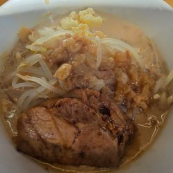 豚骨醤油ラーメン　1100円