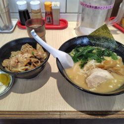 ラーメンとミニ焼肉丼