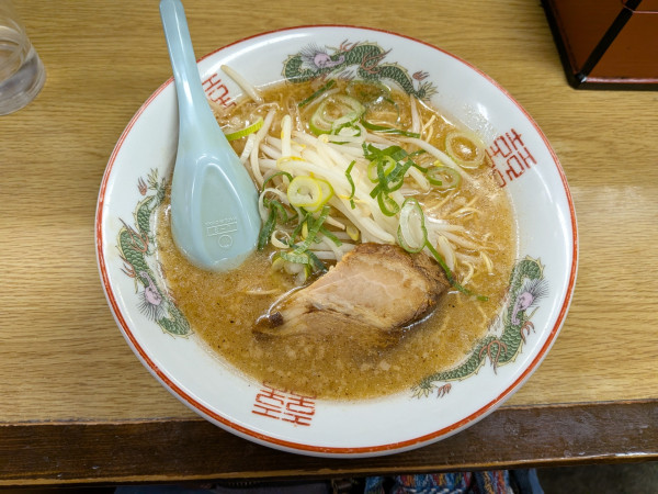 「豚骨ラーメン」@めんめん・かめぞうの写真
