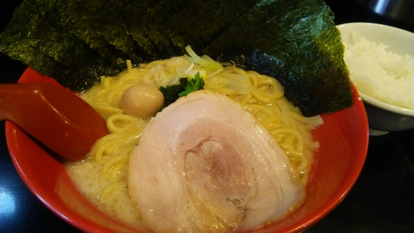 「塩ラーメン 870円＋のり5枚 120円」@横浜家系ラーメン 赤家 京成八幡駅前店の写真