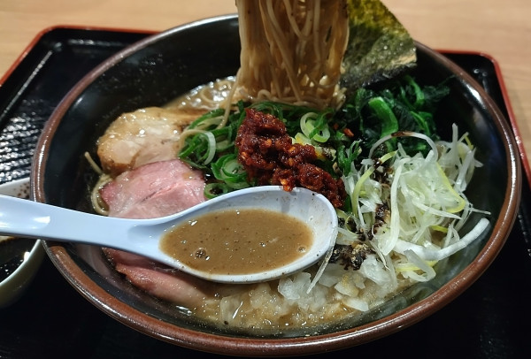 「煮干豚骨ラーメン」@麺屋 隆志の写真