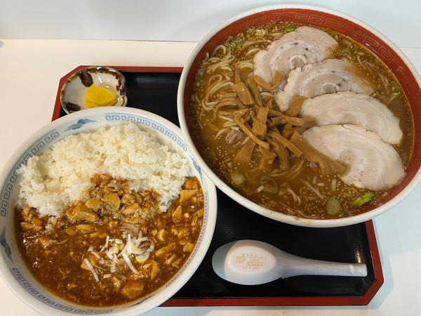 「ラーメン（みそ）＋半マーボ飯セット」@味好 駅東店の写真