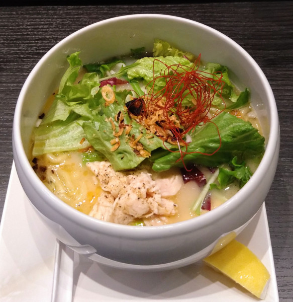 「鶏白湯塩そば」@鶏白湯ラーメン 自由が丘蔭山 新宿東宝ビル店の写真