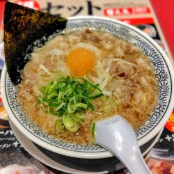 熟成醤油肉そば 825円