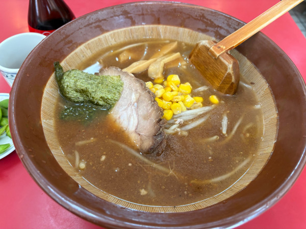 「サッポロラーメン750円+餃子300円+紹興酒550円」@中華料理 珍来の写真