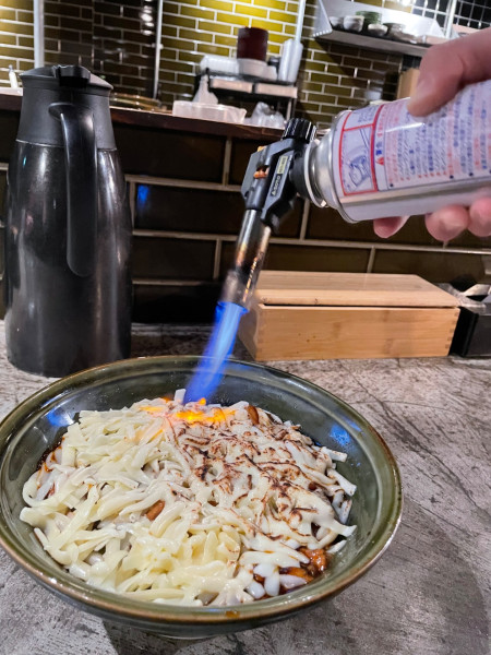 「炙りチーズ麻婆豆腐ラーメン　￥１４５０」@すするか、すすらんか。 心斎橋店の写真