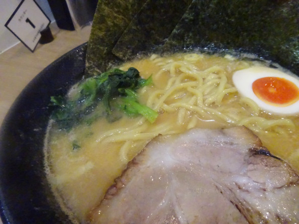 「醤油とんこつらーめん　980円」@横浜らーめん源泉の写真