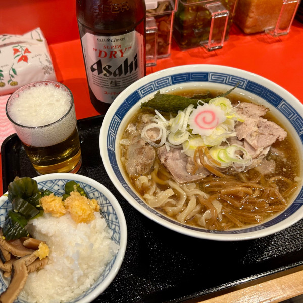 「豚メン（150g）＋サービスライス＋瓶ビール」@イッチャンラーメンの写真