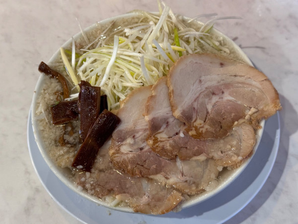 「ねぎそば 白（こってり）」@中華そば まるや食堂の写真