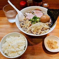 味玉正油らーめん 大盛り＋ライスと生姜