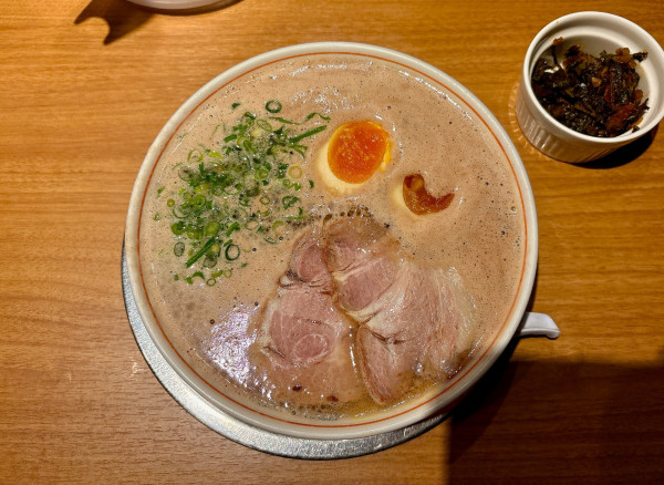 「味玉ラーメン:1,000円、辛子高菜:100円」@三代目 博多 だるま アクアシティお台場店の写真
