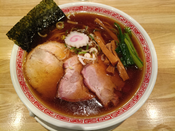 「中華そば　　950円 　吊るしバラチャーシュー1枚　300円」@麺や みかんの写真