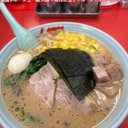 醤油チャーシュー麺大盛＋味付け玉子+コーン＋コロチャーシュ
