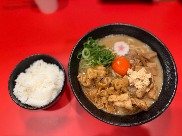 「肉玉そば 1200円＋ごはん(小)150g 150円」@元祖肉玉そば 越智 足立西新井店の写真