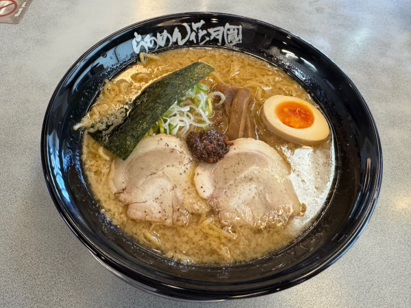 「嵐げんこつらあめん　中盛」@らあめん花月嵐 南風原宮平店の写真