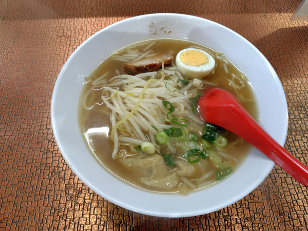 「ワンタンメン800円」@中華料理 島忠花の写真