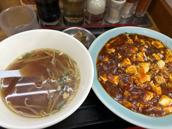 「マーボ豆腐丼（700円）と小ラーメン（100円）」@中華料理 香源の写真