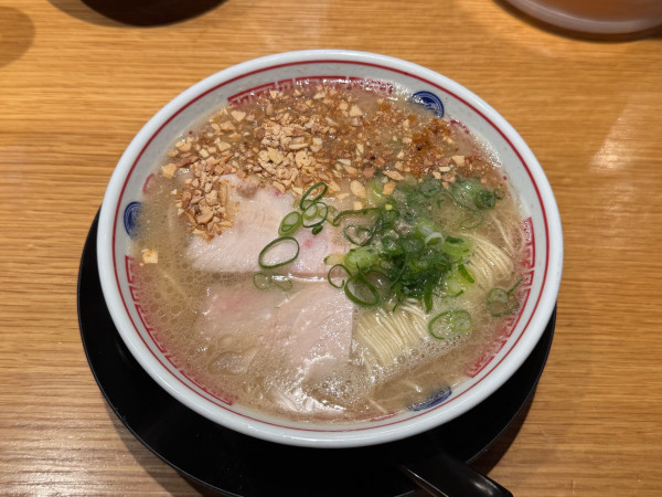 「ガーリックメン＋ランチ替え玉」@豚骨ラーメン そらのいろ 麹町本舗の写真