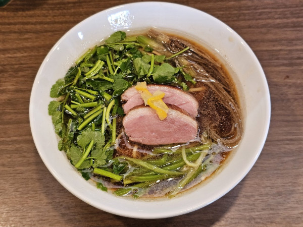 「【限定】鴨と芹の醤油そば　1400円」@謝浸蕎麦店の写真