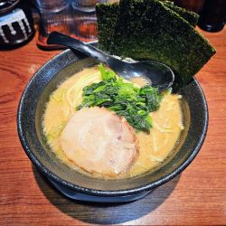 豚骨醤油ラーメン