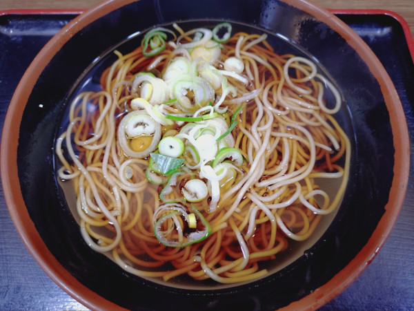 「かけそば　４１０円」@信州そば本陣 ルミネエスト新宿店の写真