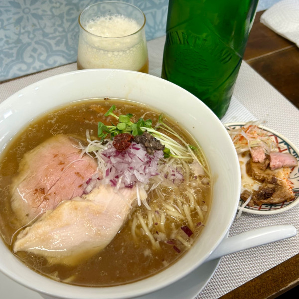 「ロザリオの塩そば＋ハートランドビール」@美原スープ工房の写真