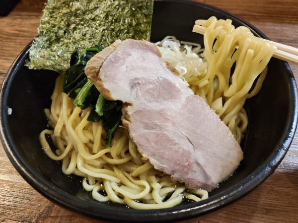 「油そば(醤油)(無料「中」・茹で前240g)(850)」@油そば 弐七家の写真