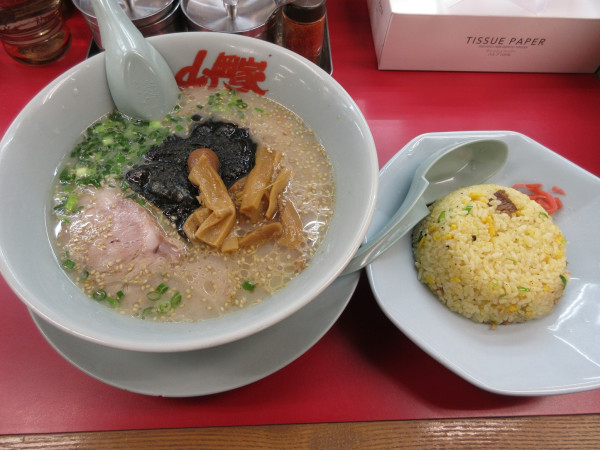 「朝ラーメン（５７０円）＋チャーハン３７０円」@ラーメン山岡家 土浦店の写真