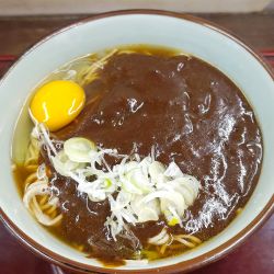 カレーそば+生たまご