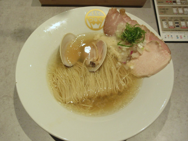 「「はまぐり×濃厚ペースト」塩の魚介らぁめん（1,380円）」@Ramen 塩と貝 つなぐの写真