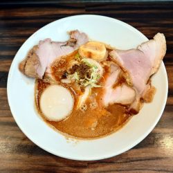 辛いそば+岩中豚うで肉