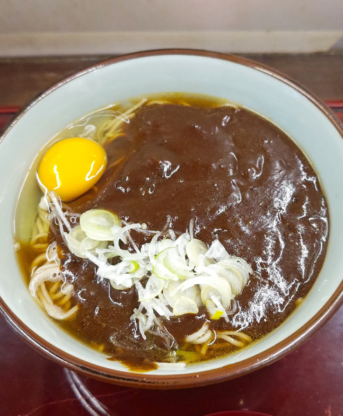 「カレーそば+生たまご」@船堀そば 文殊の写真