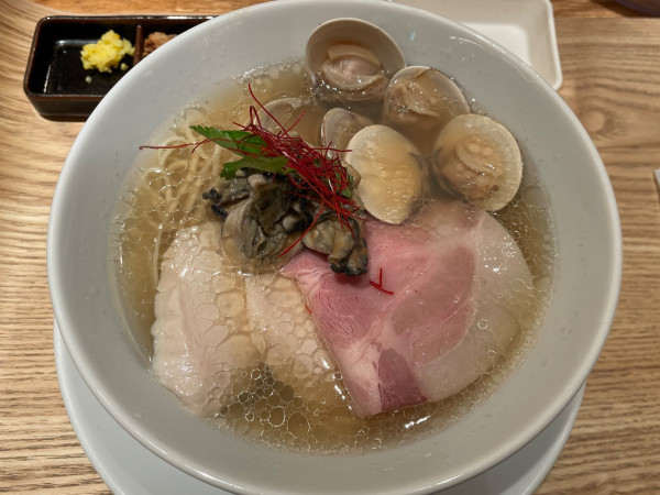 「蛤と牡蠣のSOBA　￥１６８０」@銀座 篝 ルクア大阪店の写真