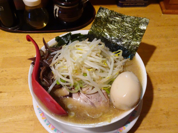 「魚介豚骨醤油 中（1,280円）＋味玉（150円）」@パワー軒の写真
