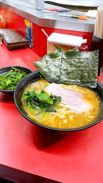 「ラーメン（並）　青菜トッピング」@ラーメン杉田家の写真