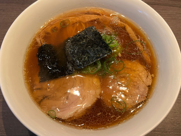 「醤油らぁ麺」@支那そばや 本店の写真