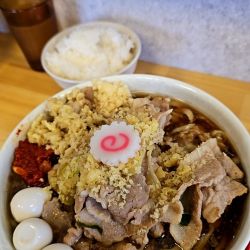 肉めん(肉増し)＋ライスとまさお