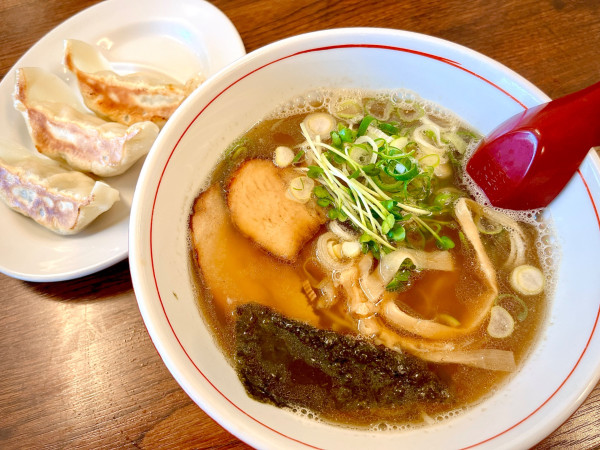 「らーめん（880円）」@自家製麺☆宇都宮餃子 こむさしの写真