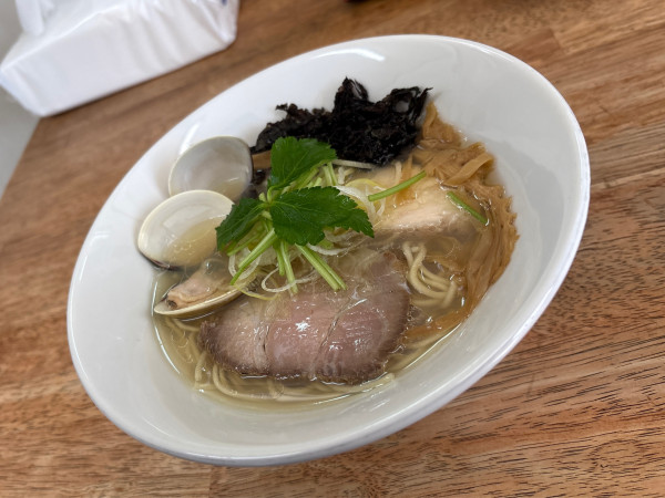 「貝塩拉麺ハマグリ有」@麺屋 心羽の写真