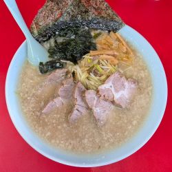 ネギチャーシューメン（半麺）+ ライス