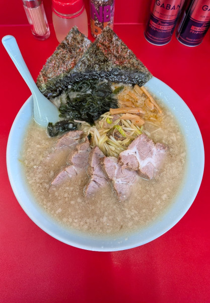 「ネギチャーシューメン（半麺）+ ライス」@ラーメンショップ 結城東店の写真