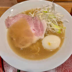 葱ラーメン（1300円）＋味玉（200円）