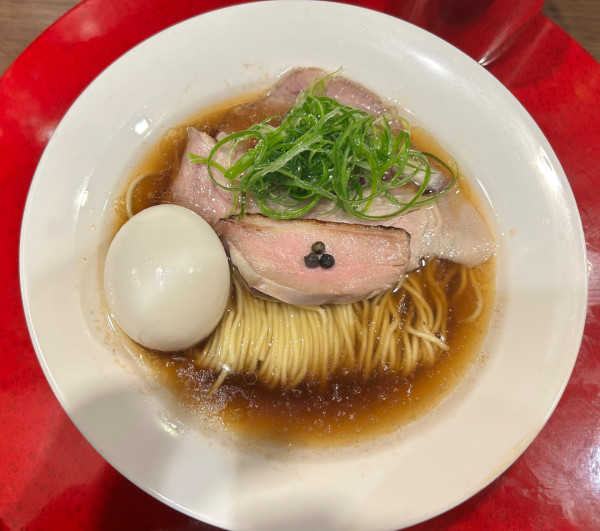 「鴨とカシスの味玉醤油RaMen 1200円」@RaMen TOMO TOKYOの写真