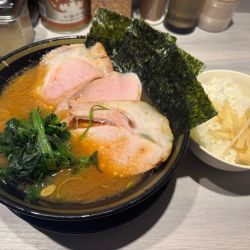 チャーシュー麺硬め多め　ライス（並）