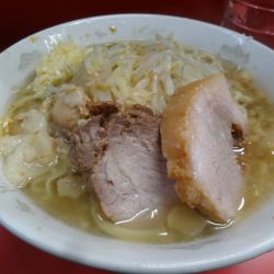 小700円野菜少なめ、ニンニク、アブラ