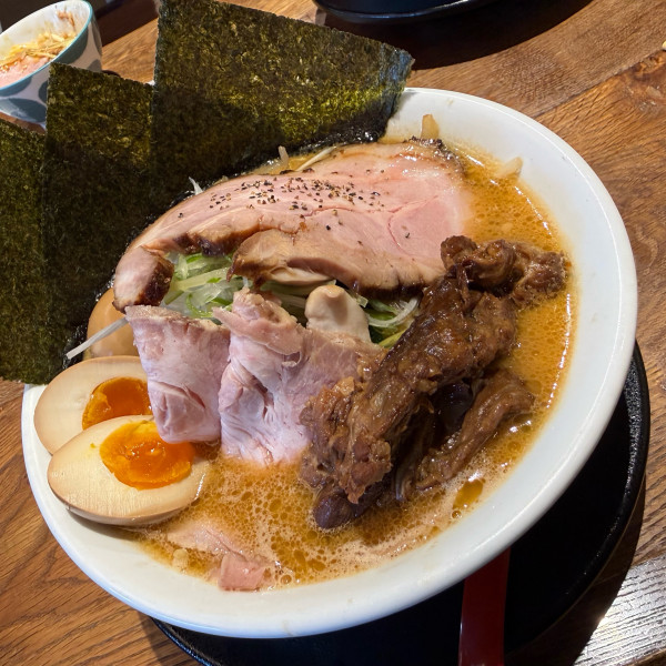 「極上味噌・とろ〜り味玉」@純米濃厚味噌ラーメン つむぎの写真