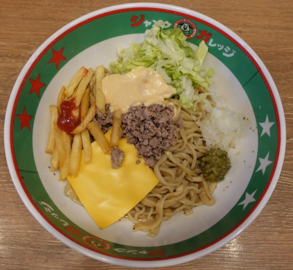 「【限定】ビックまぜそバーガー・並盛（890円）」@ジャンクガレッジ 大宮駅前店の写真