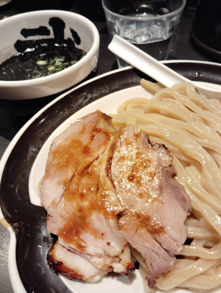 「濃厚つけ麺 黒」@麺屋武蔵 武骨相傳の写真