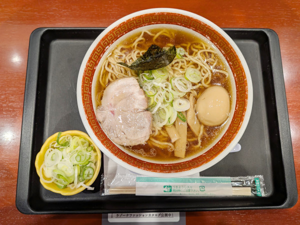 「味玉ラーメン＋大盛り＋ネギ」@荻窪中華そば 春木屋 ラゾーナ川崎店の写真