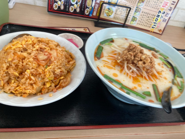 「豚骨台湾ラーメン キムチ炒飯セット」@台湾料理福都 勝田店の写真